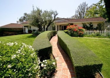 931 Linda Flora Dr